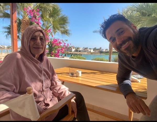 أحمد السعدني ووالدته