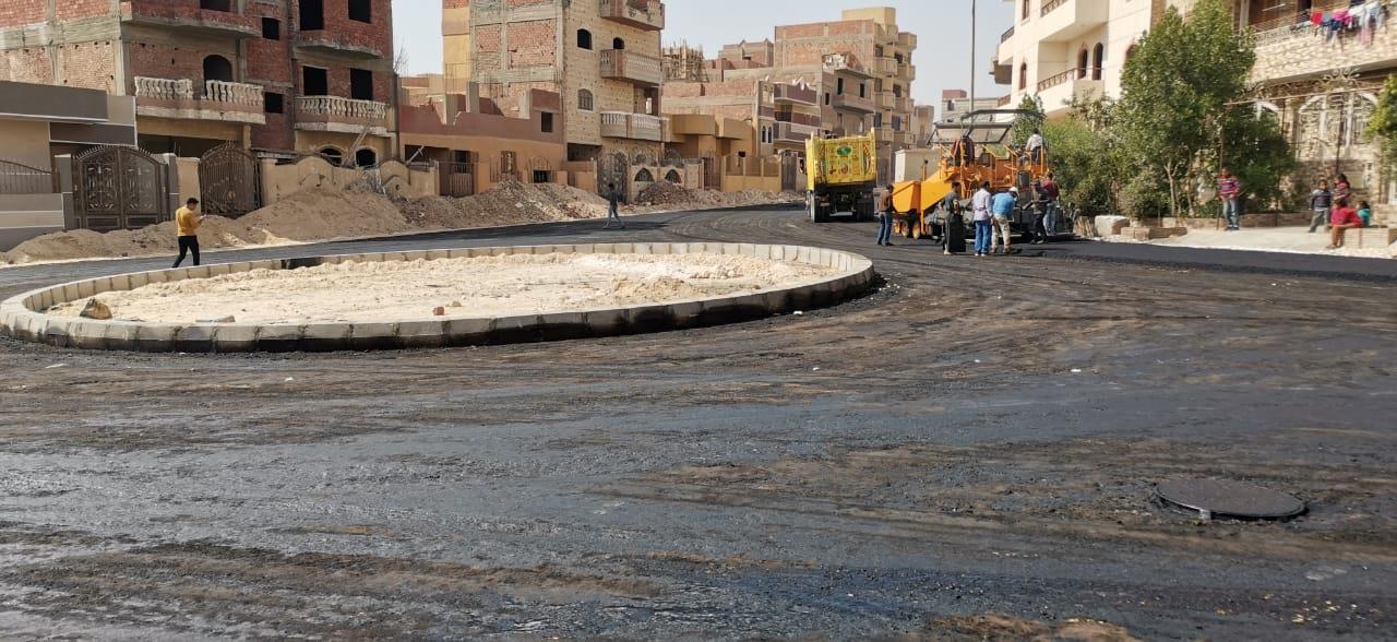 رئيس جهاز المنيا الجديدة تنفيذ أعمال  رصف طرق حي النوادي