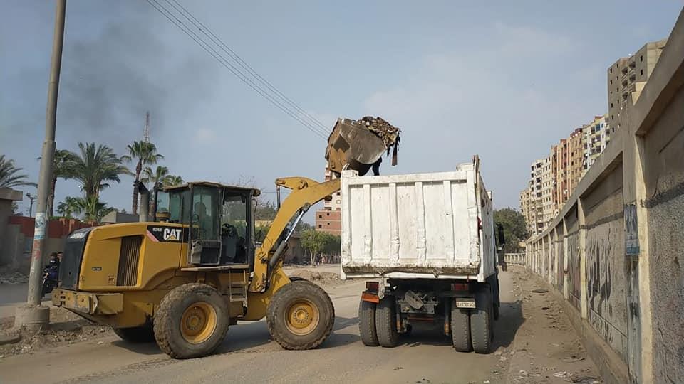 التنمية المحلية تستجيب لشكوى أهالي قرية القلج بالقليوبية بشأن انتشار القمامة