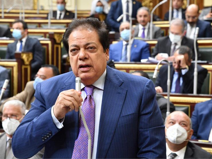 طموحات السيسي تصل للسماء.. أبو العينين يطالب بتنظيم مؤتمر اقتصادي عالمي للاستثمار في مصر طموحات السيسي تصل للسماء.. أبو العينين يطالب بتنظيم مؤتمر اقتصادي عالمي للاستثمار في مصر