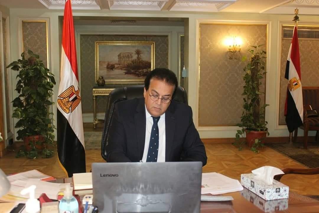وزير الصحة: أكثر من 73 مليون جرعة لقاح متاحة.. والتعاقد على عدة عقارات لعلاج المواطنين وزير الصحة: أكثر من 73 مليون جرعة لقاح متاحة.. والتعاقد على عدة عقارات لعلاج المواطنين