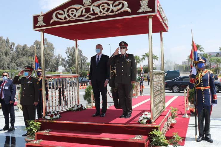 الرئيس التونسي يزور أضرحة عبدالناصر والسادات وقبر الجندي المجهول