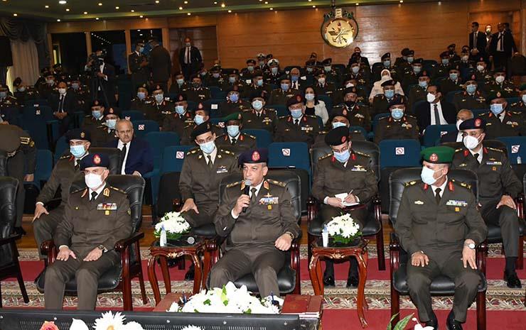 وزير الدفاع يشهد مناقشة البحث الرئيسي لأكاديمية ناصر العسكرية 