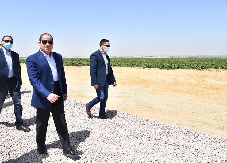 السيسي يتفقد موسم الحصاد الزراعي بمشروع مستقبل مصر