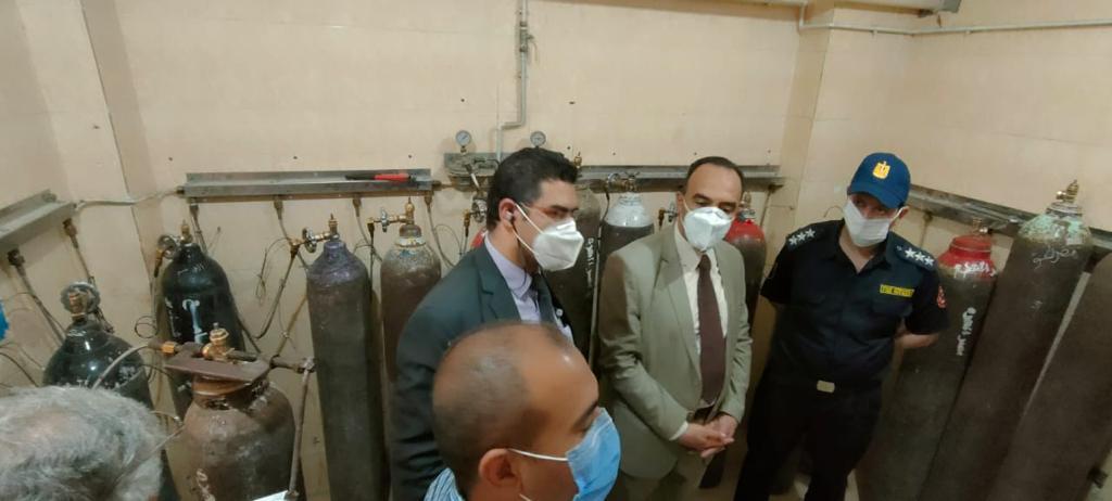 نائب محافظ المنيا يتفقد عمل شبكات الأكسجين في المستشفيات