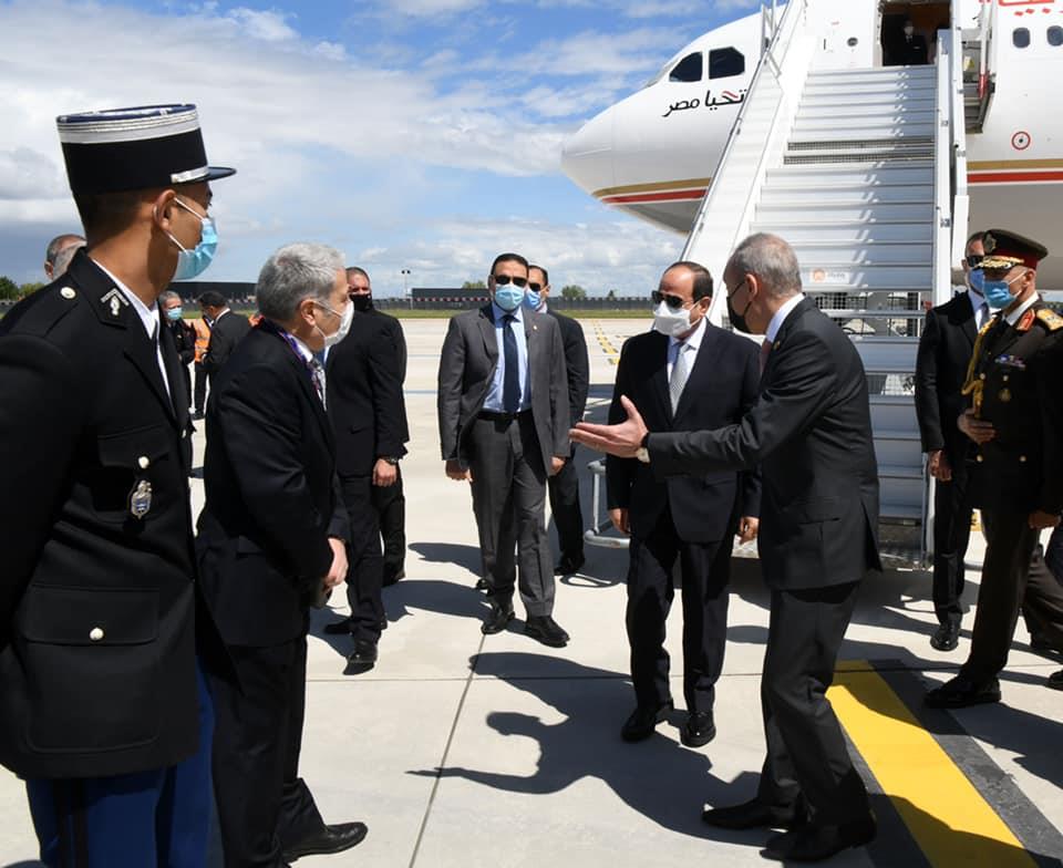  الرئيس السيسي يصل إلى مطار أورلي 