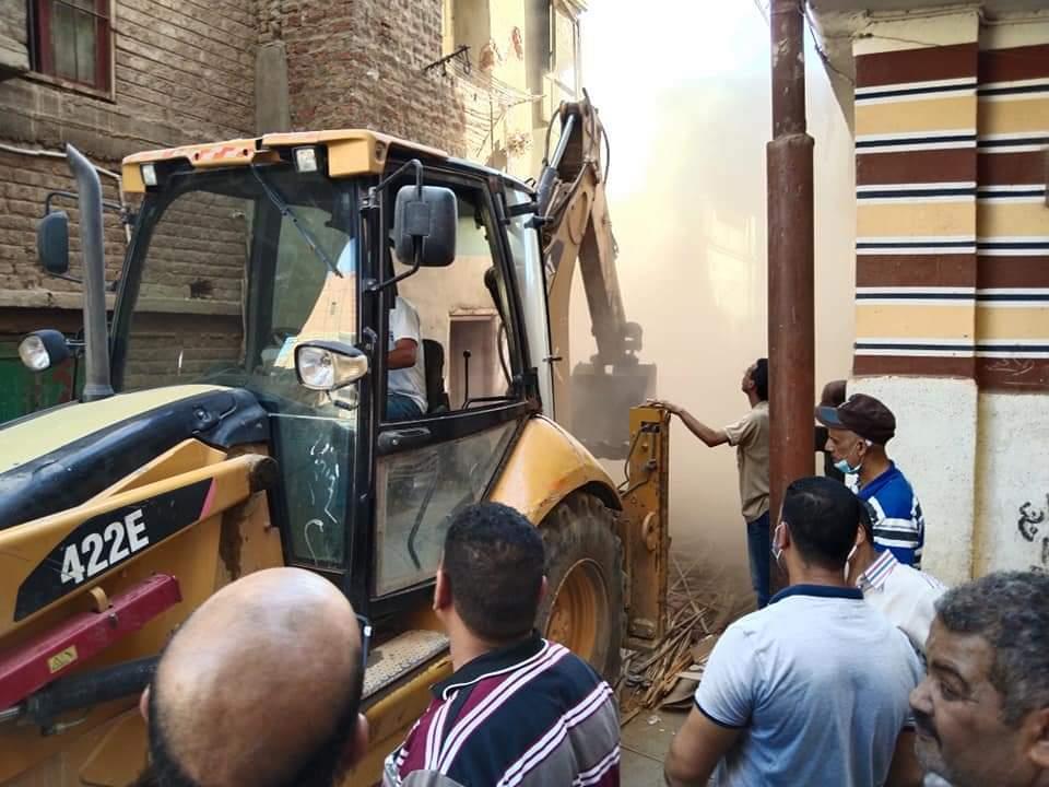 انهيار منزل من طابقين بسوهاج 