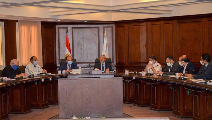 اجتماع محافظ الإسكندرية لمناقشة منظومة النظافة (2)