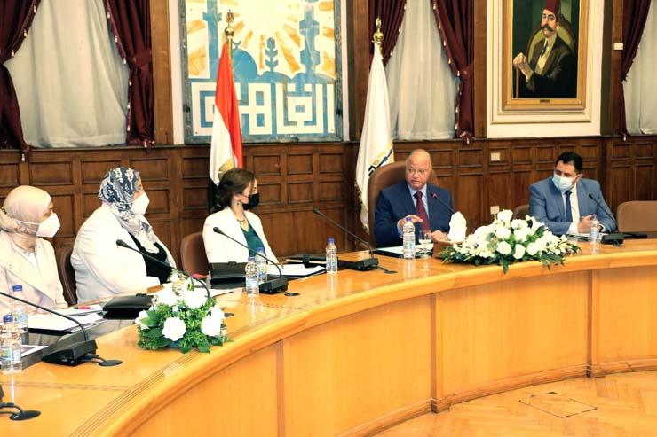  محافظ القاهرة يلتقي وفدا من ممثلي البرنامج الرئاسي لتأهيل التنفيذيين للقيادة دفعة الشهيد منسي