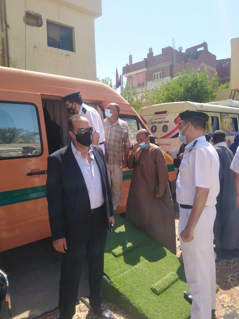الداخلية توجه قوافل لتقديم خدمات الأحوال المدنية للمواطنين الداخلية توجه قوافل لتقديم خدمات الأحوال المدنية للمواطنين