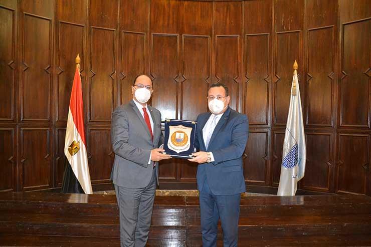 رئيس جامعة الإسكندرية مع رئيس الوكالة الفرانكفونية (1)