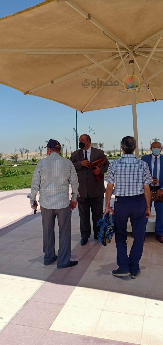 مفيد شهاب يصل مسجد المشير طنطاوي لحضور جنازة رجل الأعمال أحمد بهجت