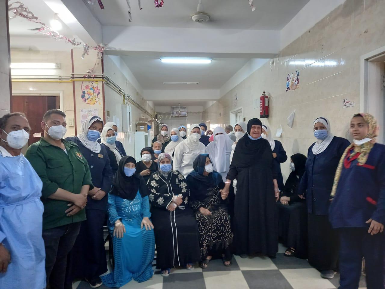 تعافي 12 مصاب كورونا بمستشفى الإيمان في أسيوط 