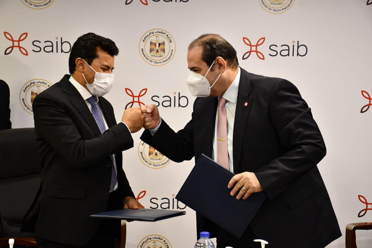 بنك saib يوقع بروتوكول تعاون مع وزارة الشباب لدعم المشروعات الرياضية (2)