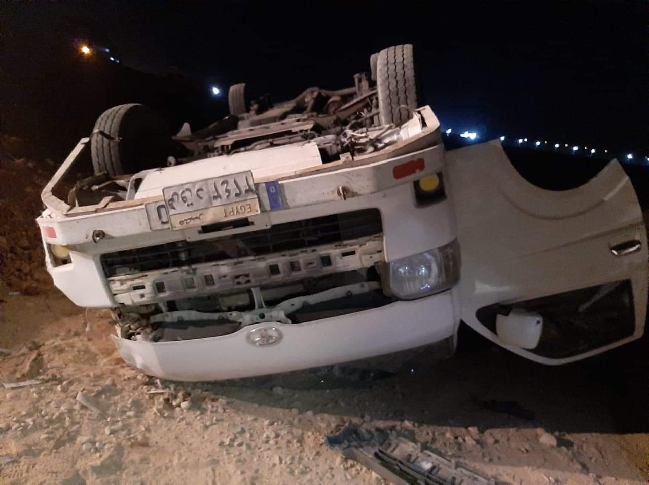 "الميكروباص اطبق".. 3 وفيات و7 مصابين في حادث بالطريق الأوسطي "الميكروباص اطبق".. 3 وفيات و7 مصابين في حادث بالطريق الأوسطي