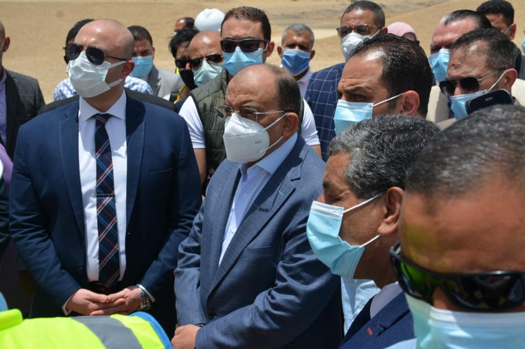 وزير التنمية المحلية ومحافظ بني سويف يتفقدان المدفن الصحي للمخلفات 