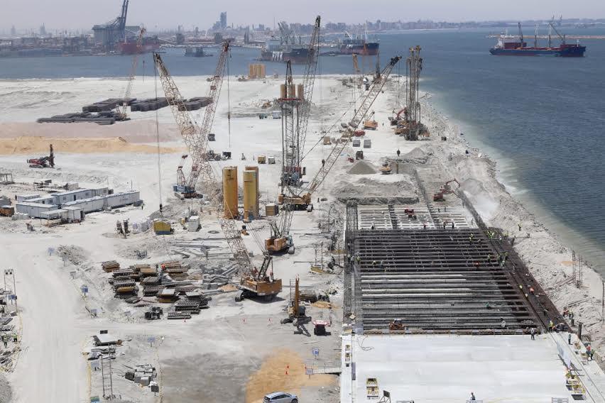 وزير النقل يتابع معدلات تنفيذ المشروعات الخدمية الجاري تنفيذها بميناء الإسكندرية