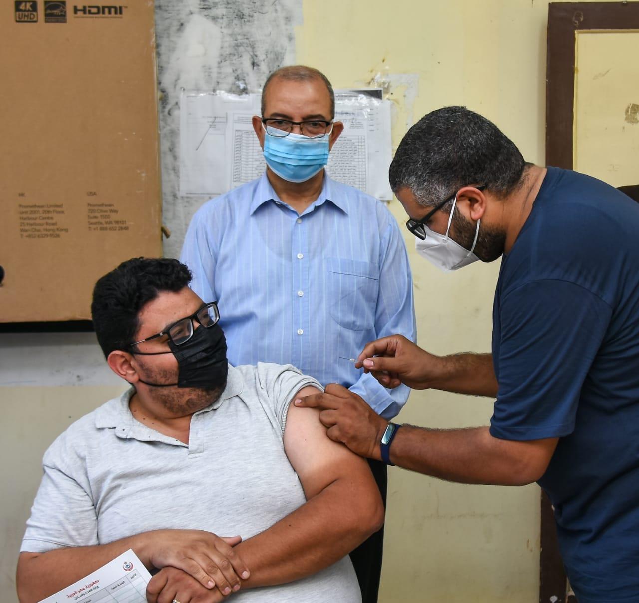  تطعيم 350 معلمًا بلقاح كورونا في بورسعيد