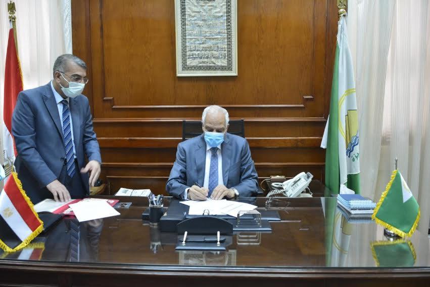نتيجة الصف الثالث الإعدادي.. محافظ الجيزة يعتمد النتيجة بنسبة 83.31 % نتيجة الصف الثالث الإعدادي.. محافظ الجيزة يعتمد النتيجة بنسبة 83.31 %