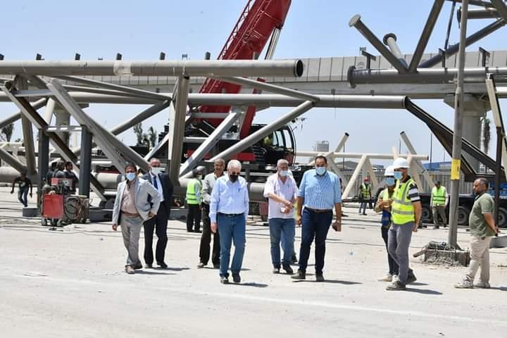  رئيس شركة المقاولون العرب يتفقد محطة عدلي منصور والقطار الكهربائي
