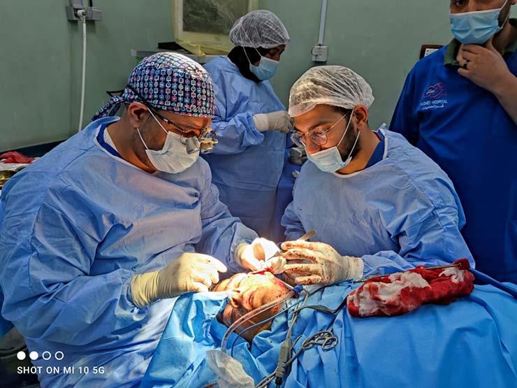فريق طبي ينجح في إنقاذ حياة شاب تعرض لحادث 