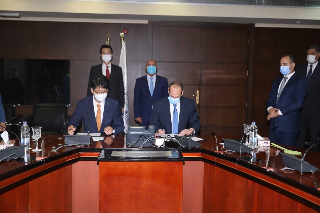 الوزير يشهد توقيع عقد تحديث نظم الإشارات بـنجع حمادي- الأقصر 