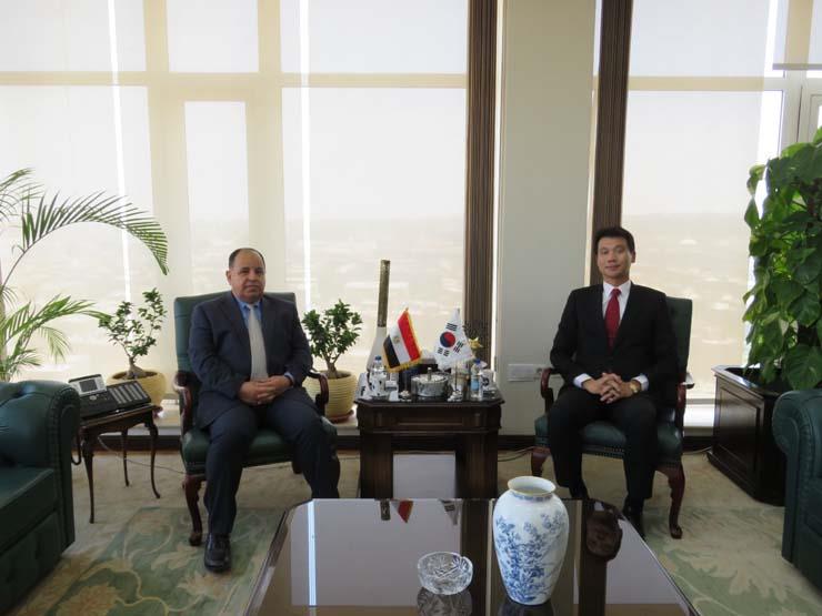 وزير المالية يبحث مع سفير كوريا زيادة الاستثمارات في السندات المصرية