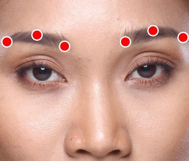 تمرين ياباني لمدة دقيقة لإزالة التجاعيد والانتفاخ حول العين