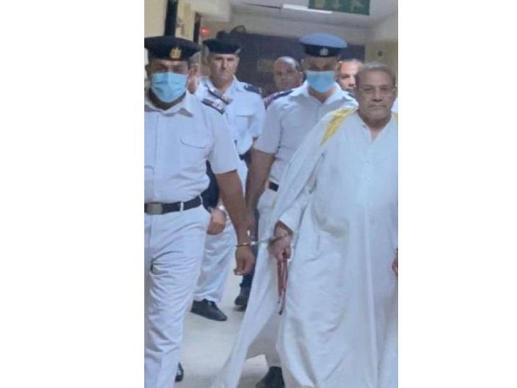 حبس رجل الأعمال حسن راتب 4 أيام بقضية "التنقيب عن الآثار" (فيديو لحظة الترحيل) حبس رجل الأعمال حسن راتب 4 أيام بقضية "التنقيب عن الآثار" (فيديو لحظة الترحيل)