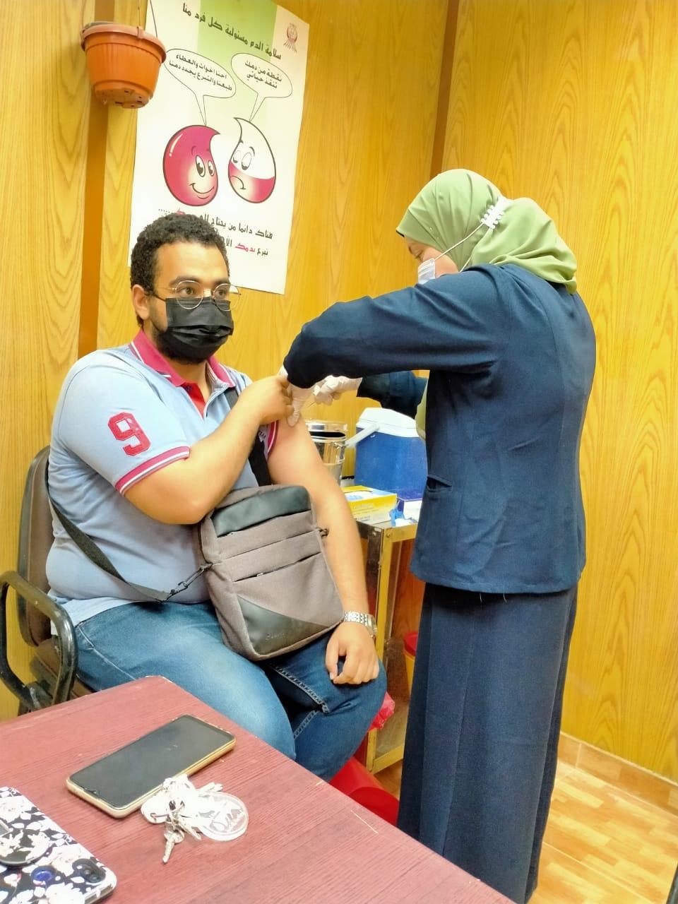 تطعيم 58 ألف مواطنًا بالجرعة الأولى من لقاح كورونا في أسيوط