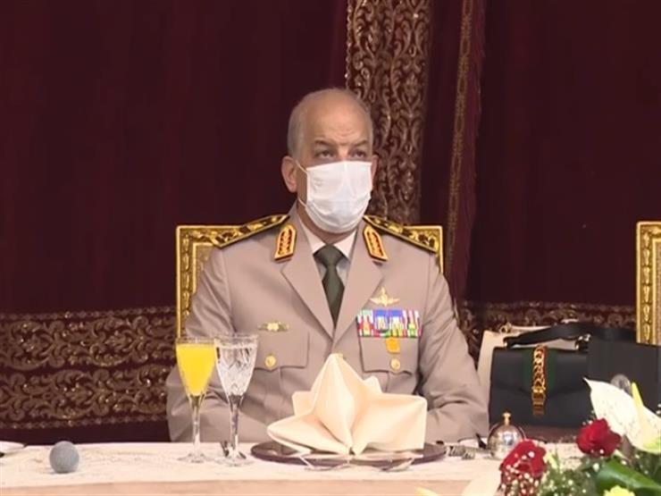 وزير الدفاع يلتقي بمقاتلي القوات البحرية وزير الدفاع يلتقي بمقاتلي القوات البحرية