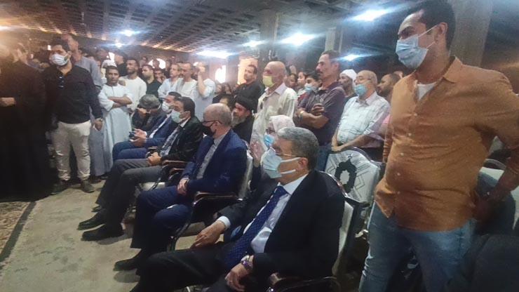 سفير قبرص ومحافظ المنيا يتقدمان جنازة 4 شباب ضحايا حرائق قبرص