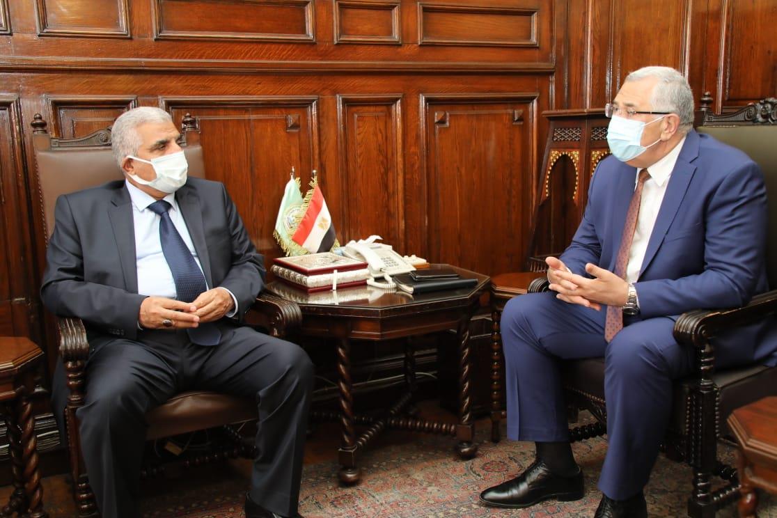 وزير الزراعة يبحث مع مدير "أكساد" المشروعات التي تنفذها مصر