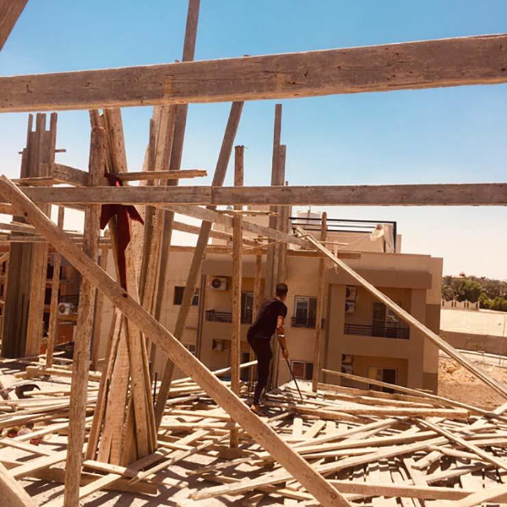 جهاز الشروق يزيل أعمال بناء مخالفة في مهدها بقطعة أرض سكنية