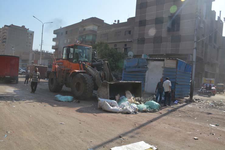 محافظ القليوبية يتفقد حملة إزالة تراكمات القمامة في شرق شبرا الخيمة 