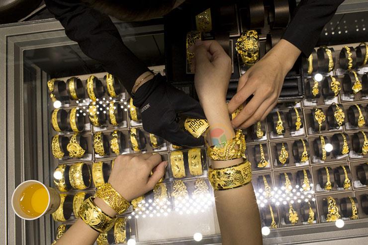 سعر الذهب اليوم الخميس يتراجع 5 جنيهات في مصر