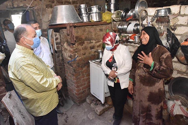 محافظ أسيوط يتفقد عدد من المنازل المدرجة ضمن مبادرة سكن كريم بالشامية 