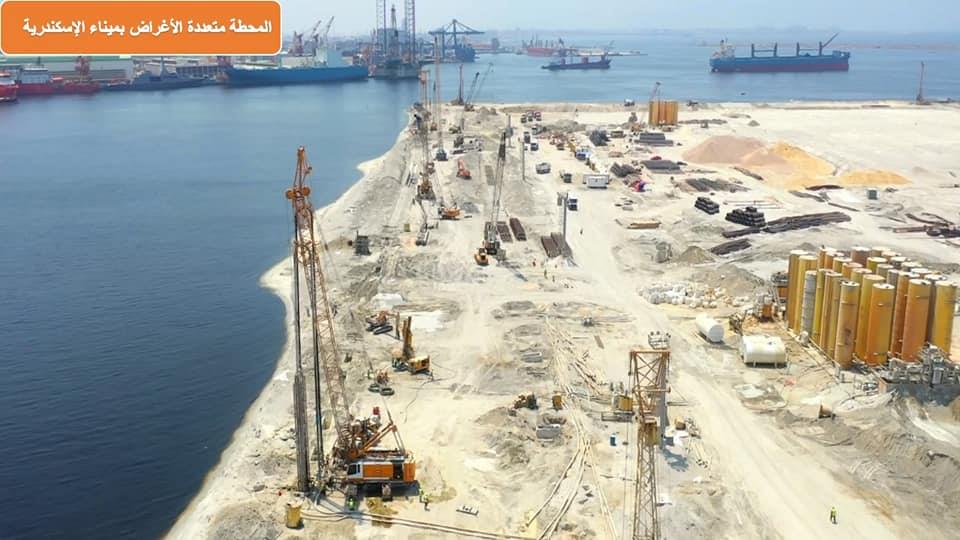 وزير النقل يتفقد عددا من المشروعات الخدمية بميناء الإسكندرية (2)