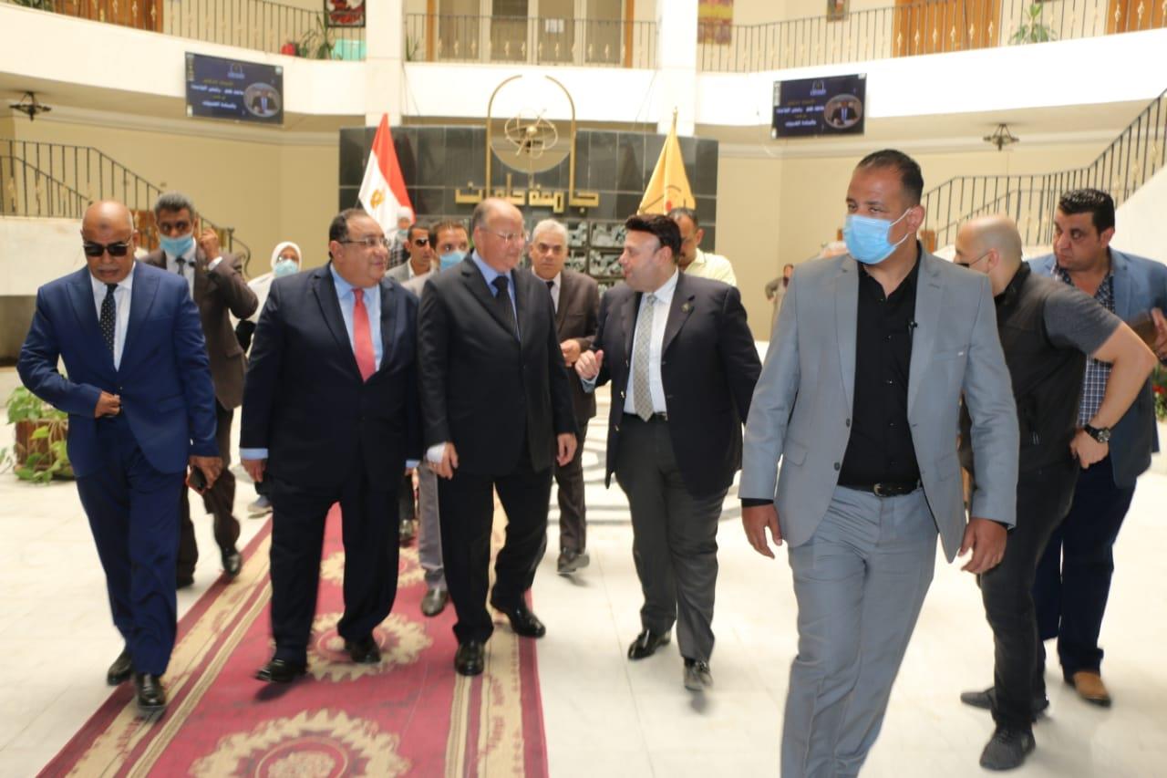 محافظ القاهرة يتفقد المنشآت الجديدة بجامعة حلوان
