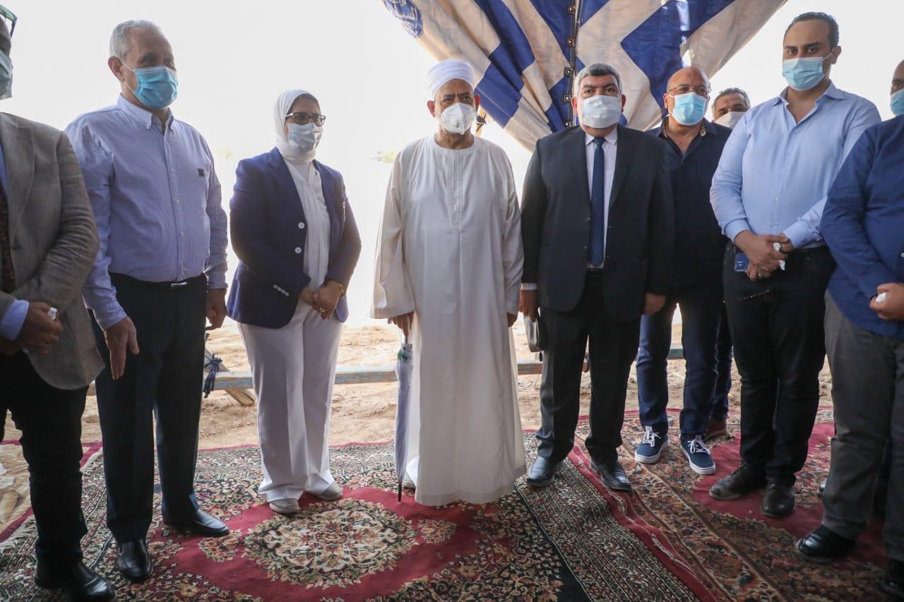 شيخ الأزهر ووزيرة الصحة يتفقدان أعمال إنشاء مستشفى القرنة 