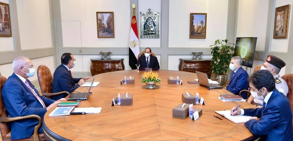 السيسي يوجّه بضغط مدد تنفيذ المناطق الصناعية وتوطين صناعة السيارات الكهربائية السيسي يوجّه بضغط مدد تنفيذ المناطق الصناعية وتوطين صناعة السيارات الكهربائية