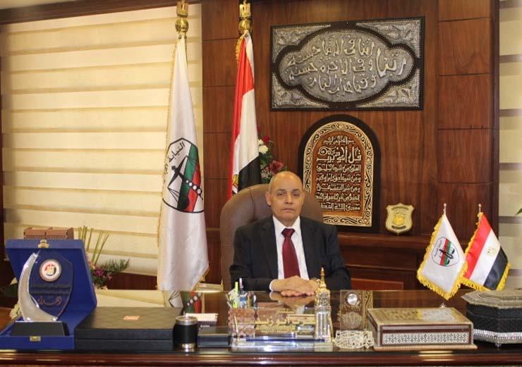 رئيس النيابة الإدارية الجديد المستشار عزت أبوزيد يؤدي اليمين الدستورية أمام الرئيس السيسي