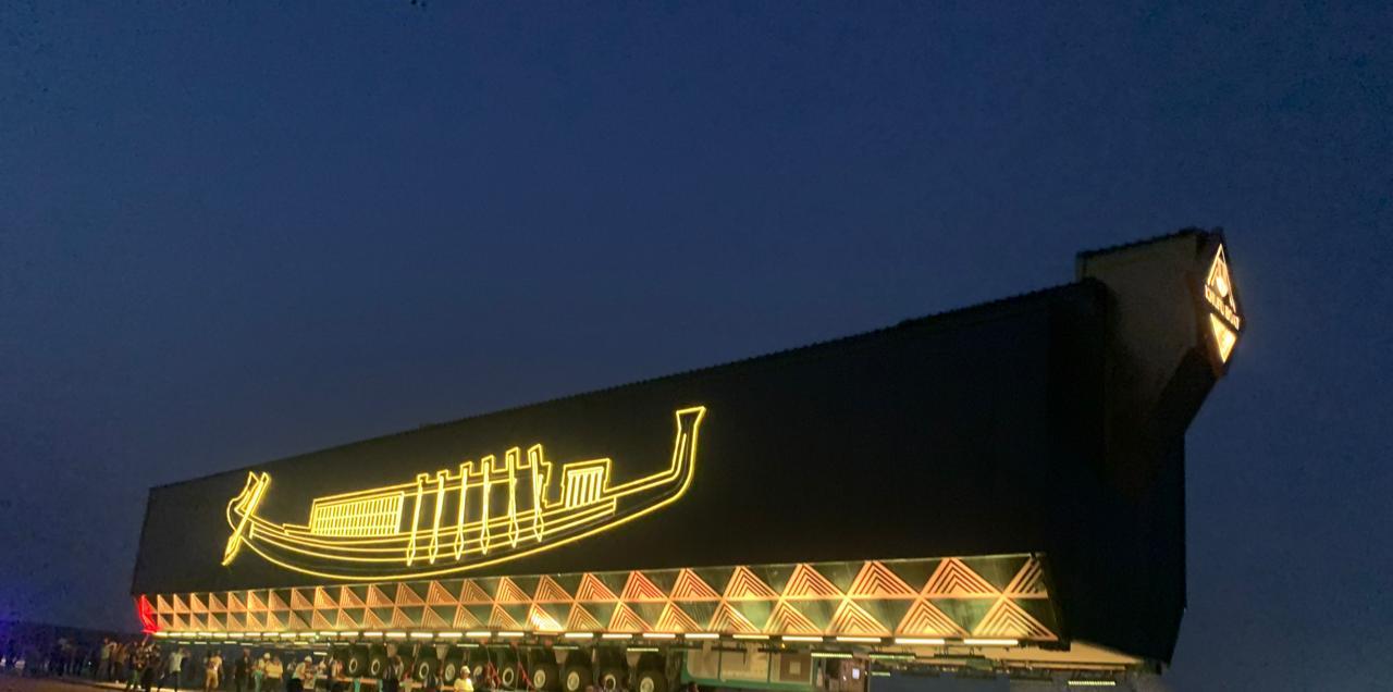 وصول مركب الملك خوفو الأولى بسلام إلى المتحف المصري الكبير