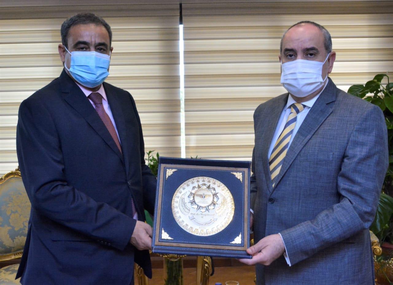 وزير الطيران المدني يلتقي وزير المواصلات الليبي 