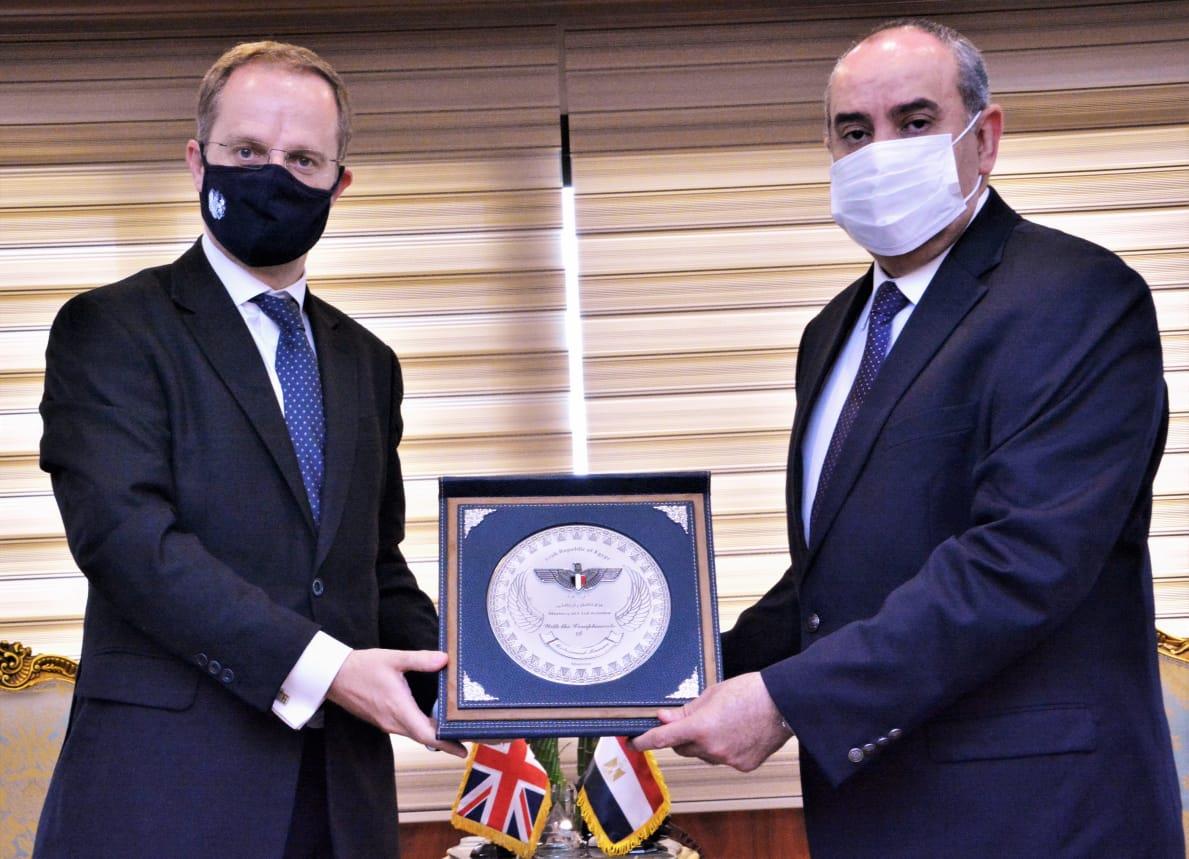   وزير الطيران يبحث التعاون المشترك مع سفير بريطانيا بالقاهرة