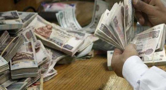 2400 جنيه شهريًا.. اعرف نسبة الزيادة السنوية بعد تطبيق الأدنى للأجور 2400 جنيه شهريًا.. اعرف نسبة الزيادة السنوية بعد تطبيق الأدنى للأجور