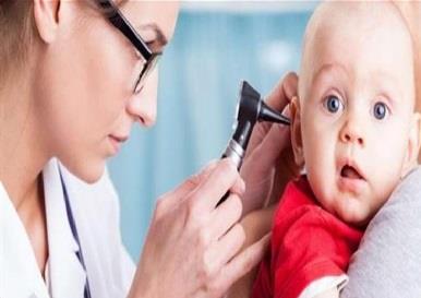 هكذا تتعرف على مشاكل السمع لدى طفلك هكذا تتعرف على مشاكل السمع لدى طفلك