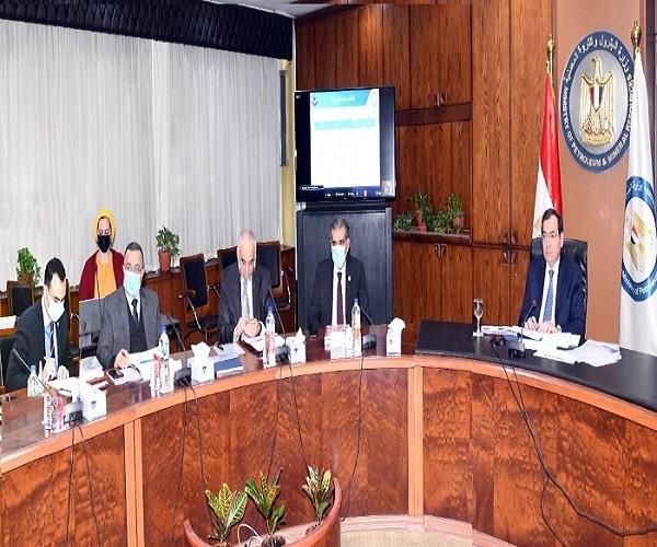 "أنابيب البترول" و"أسيوط للتكرير" تعتزمان استثمار 7 مليارات جنيه العام المقبل "أنابيب البترول" و"أسيوط للتكرير" تعتزمان استثمار 7 مليارات جنيه العام المقبل