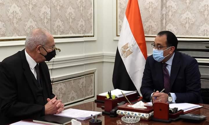 رئيس الوزراء يلتقي رئيس المنطقة الاقتصادية لقناة السويس رئيس الوزراء يلتقي رئيس المنطقة الاقتصادية لقناة السويس