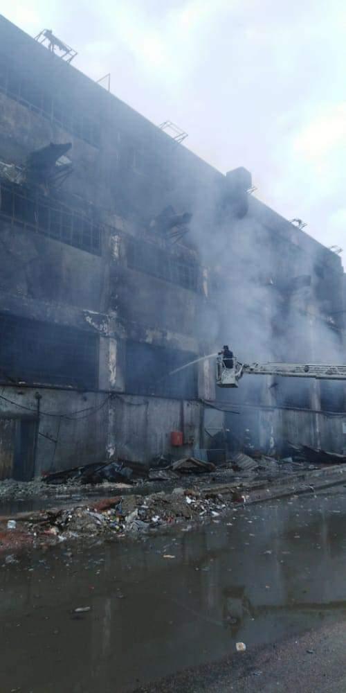حريق مصنع ملابس على طريق الإسكندرية